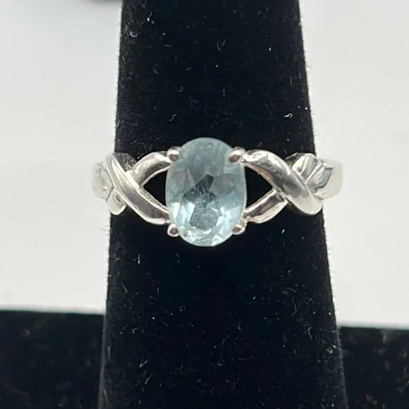 STERLING SILVER AND BLUE TOPAZ RING SIZE 6.5 - Picture 1 of 9